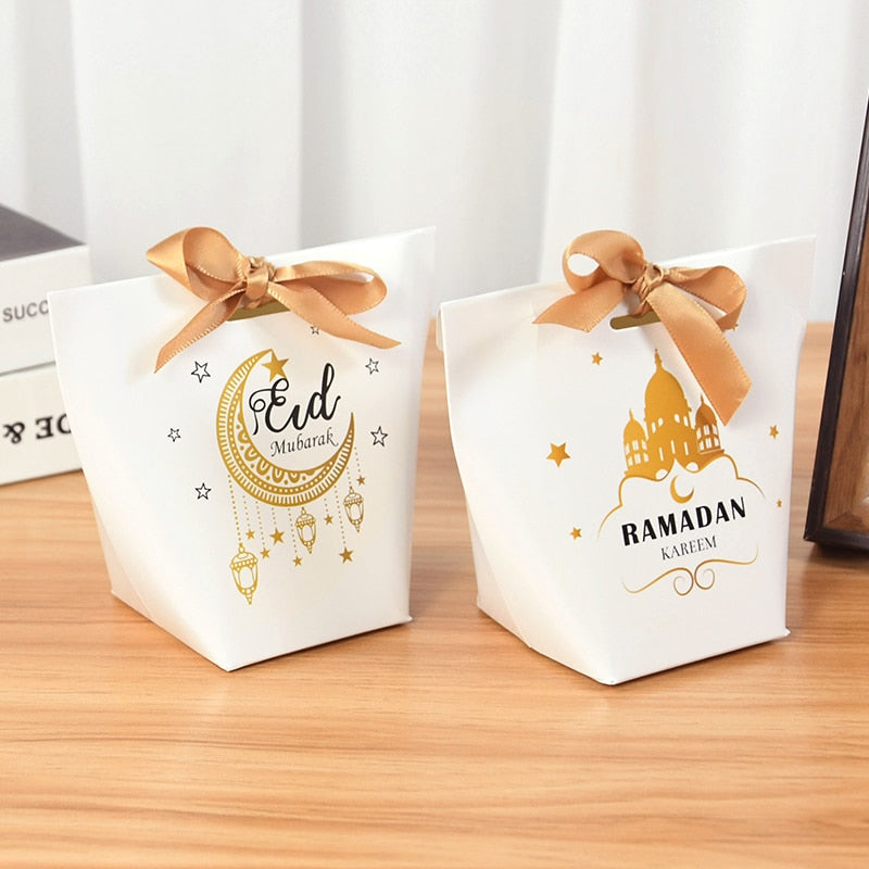 Aesthetic Eid Gift Boxes (Gold and White)
