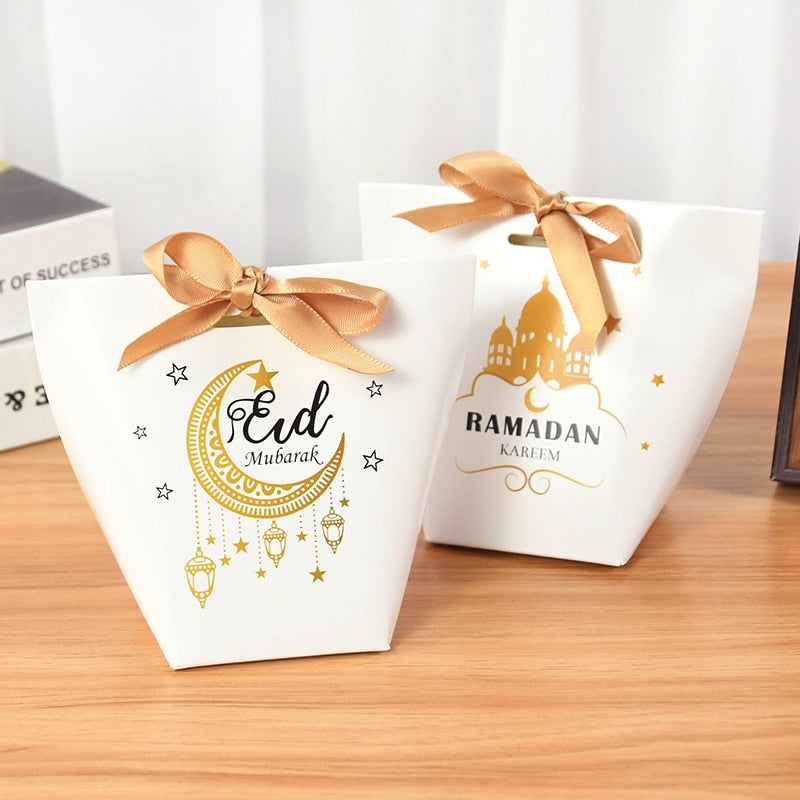 Aesthetic Eid Gift Boxes (Gold and White)