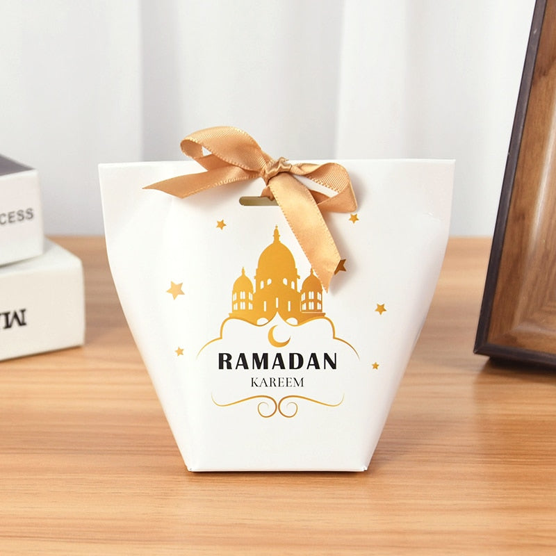 Aesthetic Eid Gift Boxes (Gold and White)