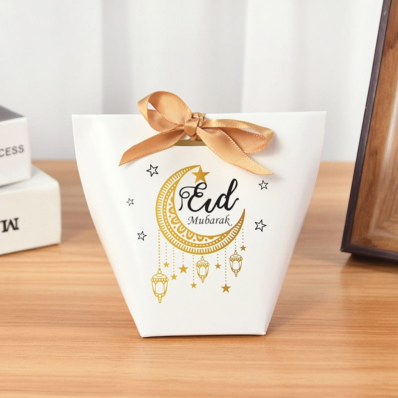 Aesthetic Eid Gift Boxes (Gold and White)