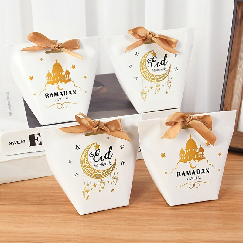 Aesthetic Eid Gift Boxes (Gold and White)