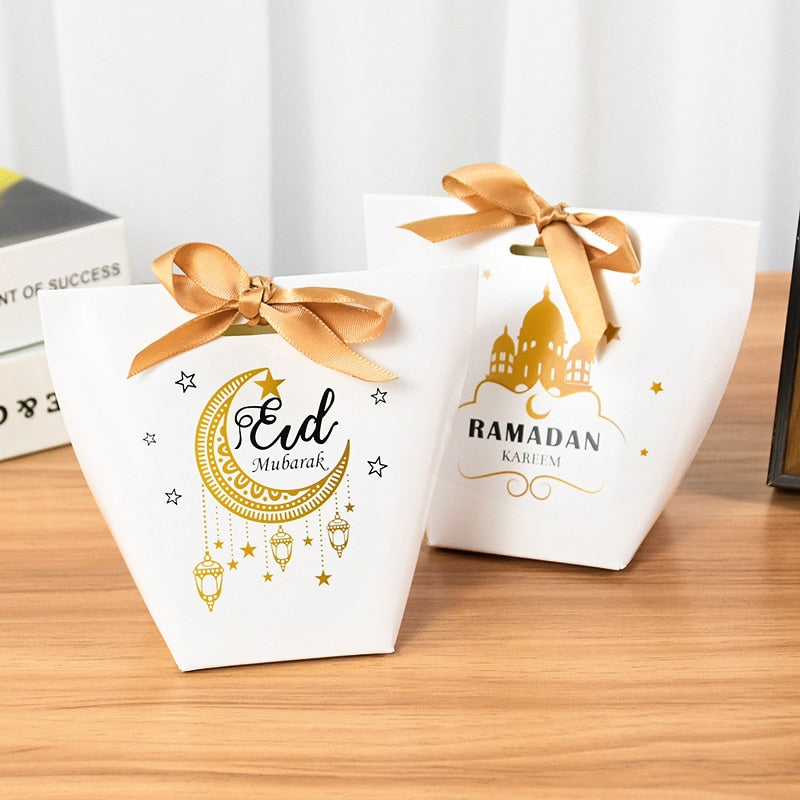 Aesthetic Eid Gift Boxes (Gold and White)